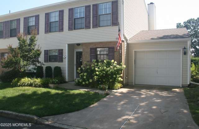 Photo of 35 Apple Drive