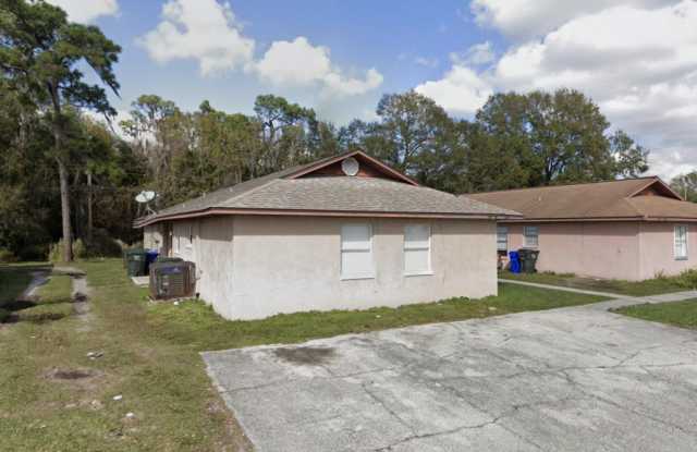 2461 Chestnut Woods Dr