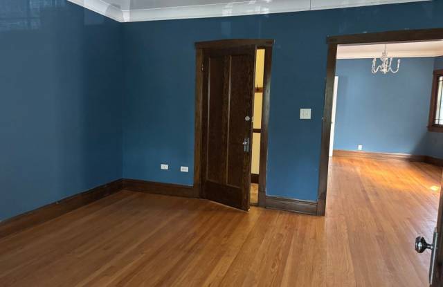 4741 N Kilbourn Avenue