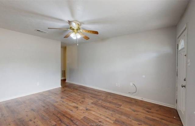 412 University Oaks Boulevard