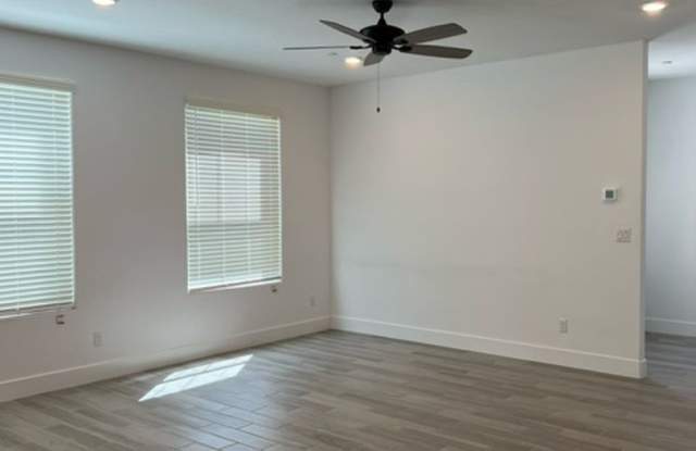 Beautiful Newer 3 Bedrooms 2.5 Baths Home with SOLAR!!!