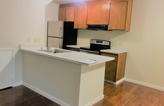 $2,290 /2 BR - 920 S.F. GORGEOUS UPSTAIRS IRVINGTON UNIT IN CENTRAL FREMONT - 43326 Grimmer Boulevard, Fremont, CA 94538