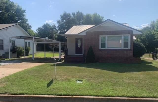 Cute and Cozy 3 Bed / 2 Bath Available Now! Apply today!