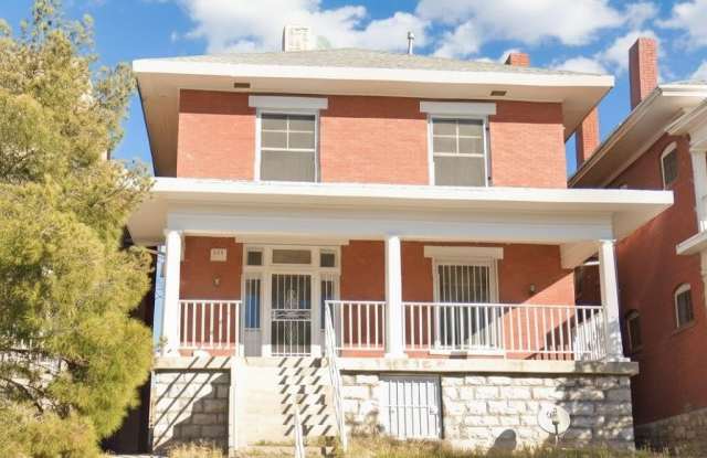 Photo of 515 W Missouri Avenue unit: 3