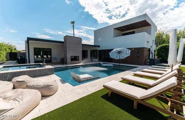 Photo of 4334 E LEWIS Avenue