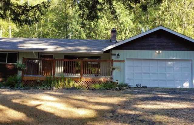 1 STORY RAMBLER 3 BED 1.5 BATH IN PORT ORCHARD