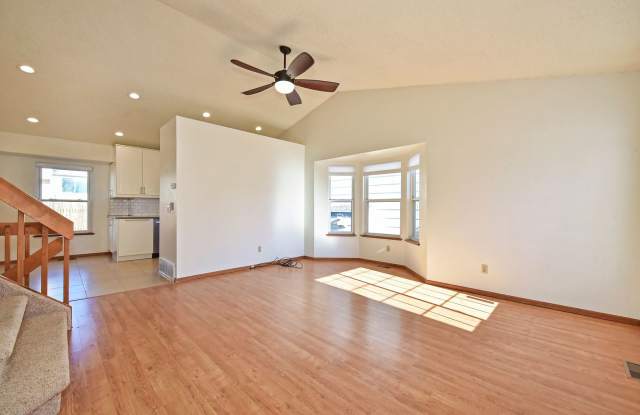 Updated 3bed 3bath home in D20 Schools!