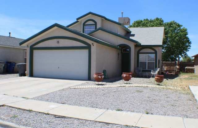 Cozy 3 bedroom 2 bath home in West El Paso!