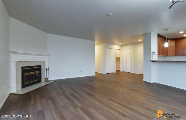1032 W 11th Avenue
