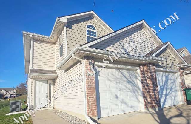 Photo of Beautiful Townhome in Blue Springs-Available in OCTOBER!!