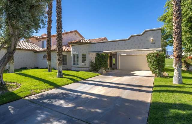 259 Vista Royale Circle W