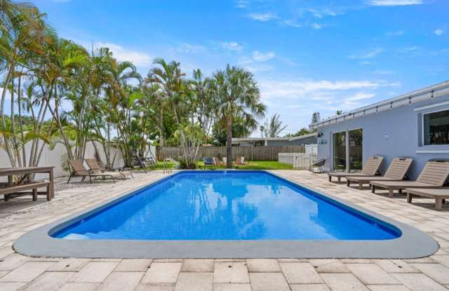 Photo of 19165 SE Homewood Avenue, Tequesta, FL 33469