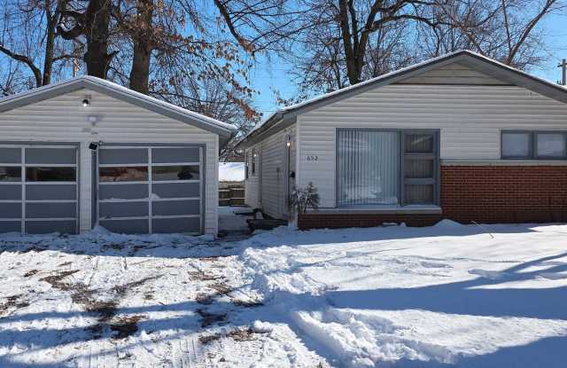 Photo of 3 Bedroom 1 Bathroom Home for $1095! 2 Car Garage!