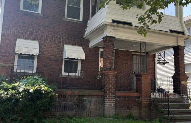 15340 Yorick Avenue unit: Lower