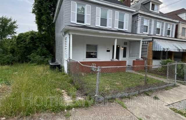 208 Sylvania Ave