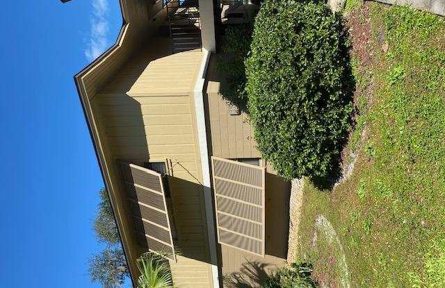 120 Hibiscus Woods Ct