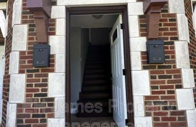 2206 East 7th Street