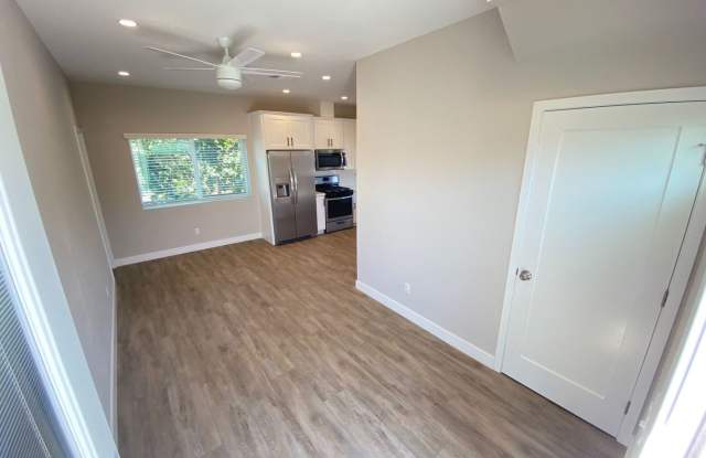 4BD/2BA with designated yard space!