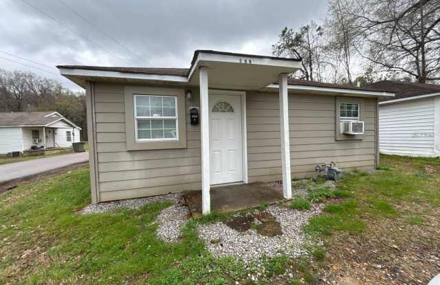 Cozy 2 Bedroom Home! PET FRIENDLY- RIPLEY TN.