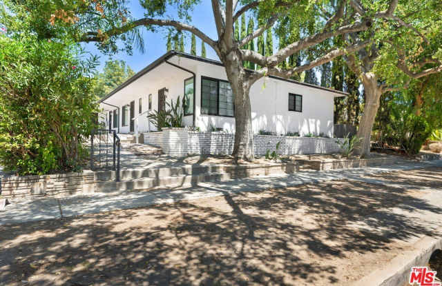 Photo of 2007 E Villa Street unit: A