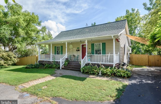 223 ROYAL STREET SE - 223 Royal Street Southeast, Leesburg, VA 20175