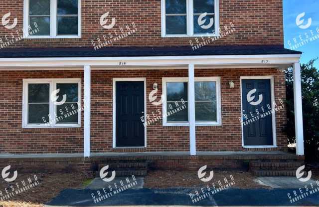 Spacious 1 BR 1 Bath Bottom Unit - Ready for Move In Today!