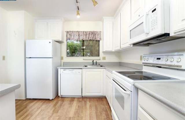 Photo of 3 bedroom 2.5 bathroom townhome w/ 1 car garage in desirable Pleasant Hill neighborhood.