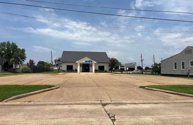 800 Brook Hollow Drive