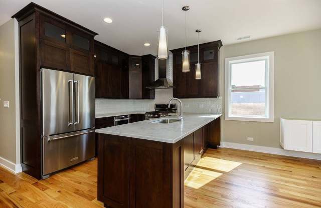 2612 W Fullerton Avenue