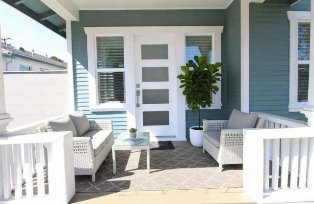 Santa Monica House with Huge Yard on Walking Street Blocks to Beach