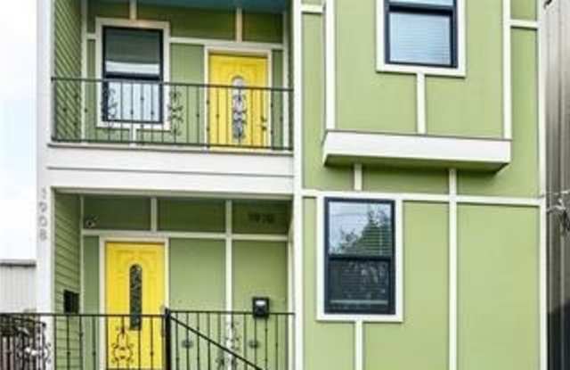 1910 ST LOUIS Street