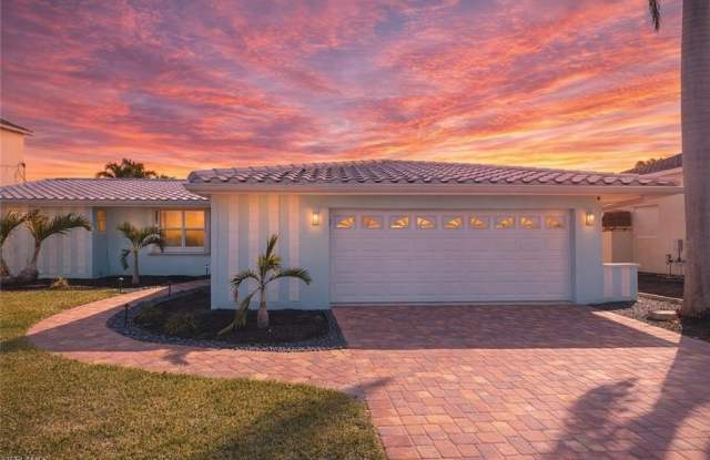 11 Palmview Blvd