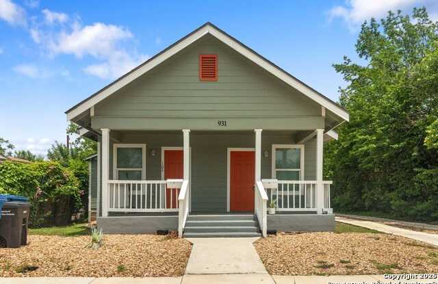 Photo of 931 W ROSEWOOD AVE