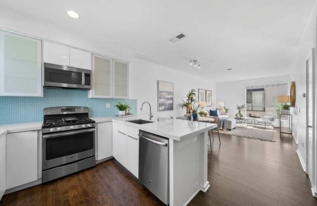 3 bedroom 3.5 bath - Townhouse for rent