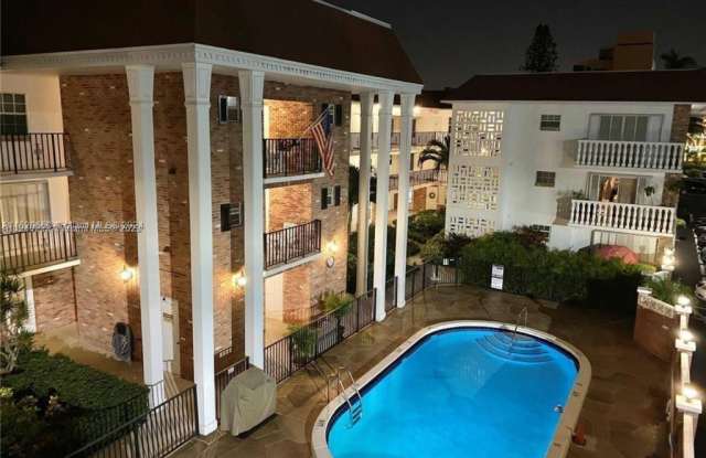 Photo of 2424 NE 9th St