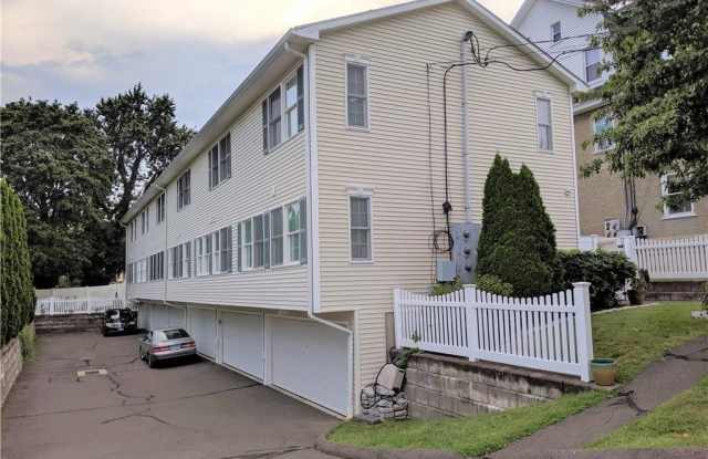 28 Woodbury Avenue