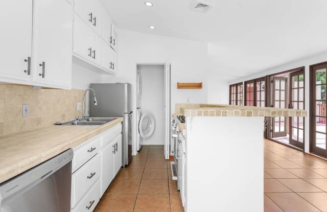 Enchanting cottage in the Mountains of Beverly Hills