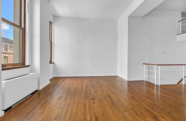 305 2nd Ave