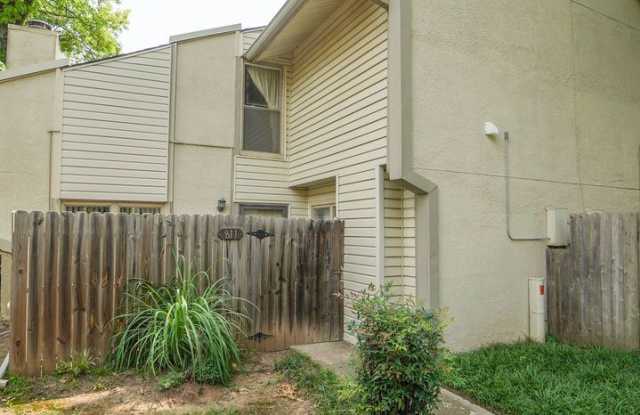 811 Redbird Ln