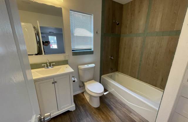 201 S Rhomberg Street