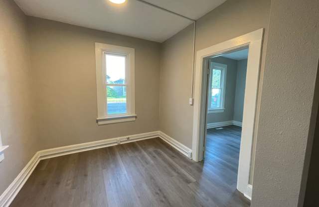 Completely Remodeled Lower 2 Bedroom Apartment
