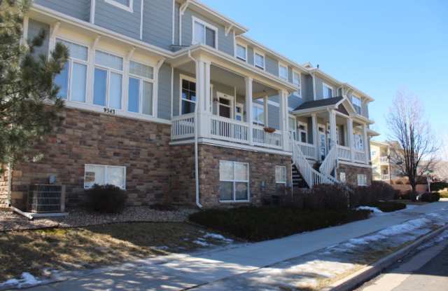 Stonegate Townhouse w/ 3 br/3 1/2 baths!!