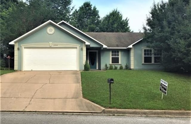 1799  N Hunters Ridge  ST - 1799 Hunter's Ridge, Fayetteville, AR 72701