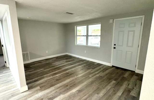 Fully Remodeled 3bed/2bath Home with Bonus Room  Modern Upgrades
