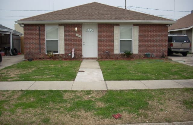 3823 Jupiter dr - 3823 Jupiter Dr, Chalmette, LA 70043