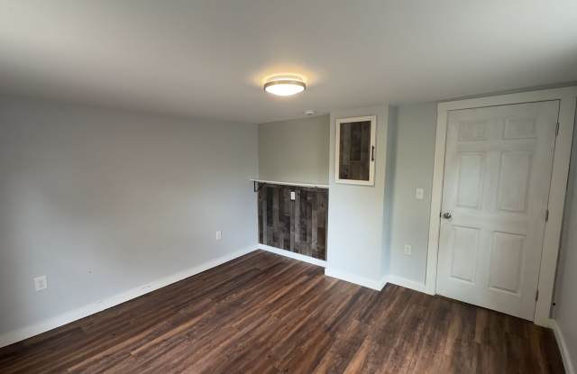 3-Bedroom Near Downtown Bangor, Heat & Hot Water Included