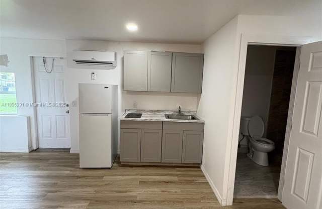 Photo of 650 SW 28th Ter