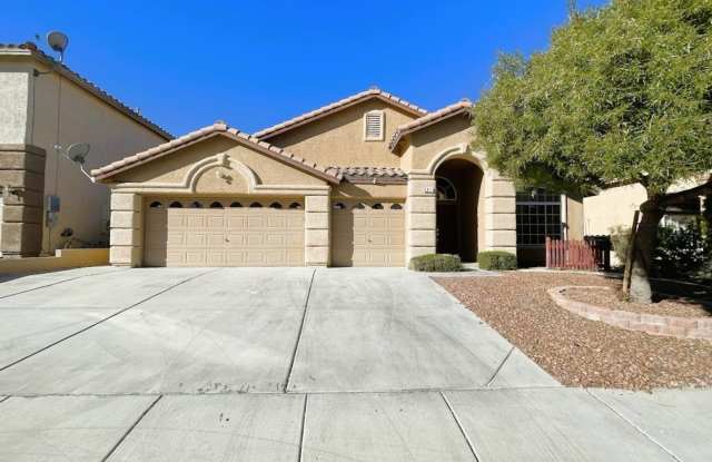 Beautiful single story pool/spa home with a 3 car garage!