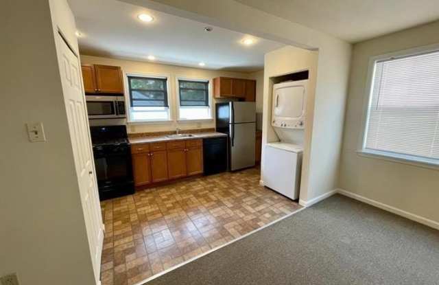 122 W LANCASTER AVENUE