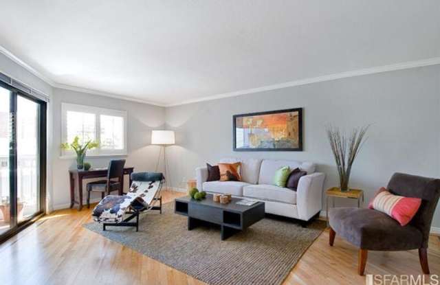 2662 Bush Street - Upper